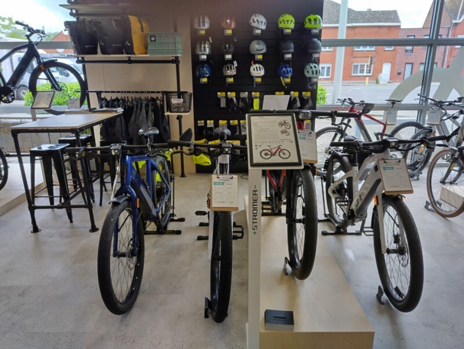 Opstelling van fietsen in Cyclobility fietsenwinkel in Aalst